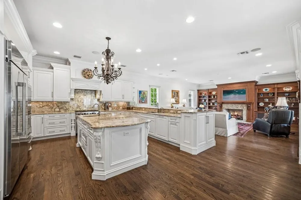 1571 WOODLAND AVENUE Winter Park, FL 32789