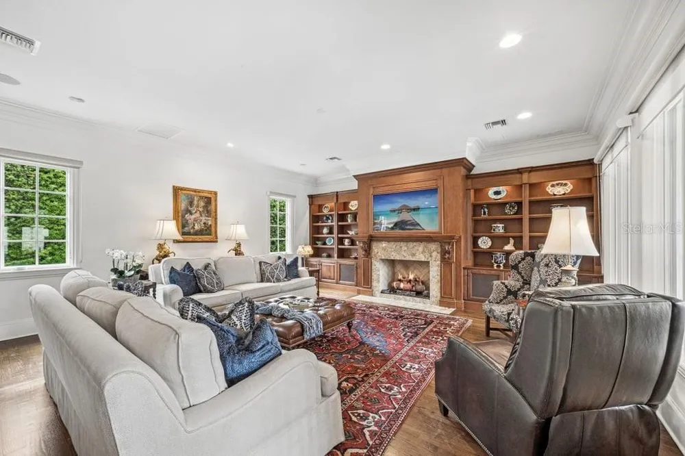 1571 WOODLAND AVENUE Winter Park, FL 32789