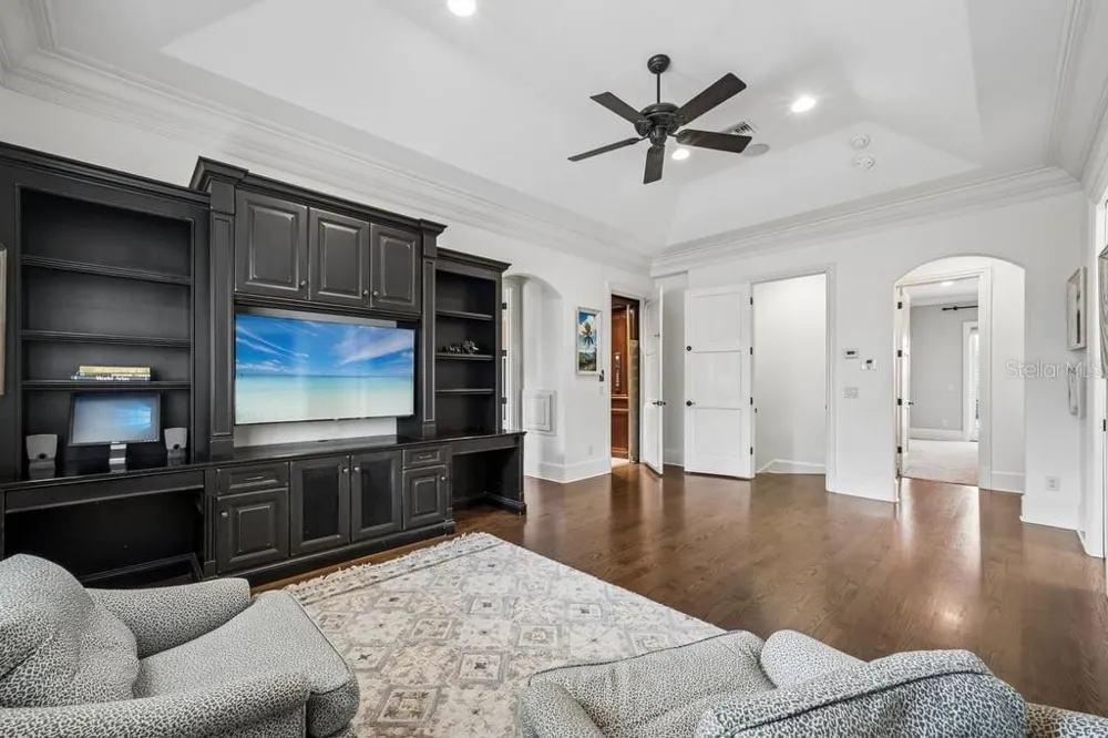 1571 WOODLAND AVENUE Winter Park, FL 32789