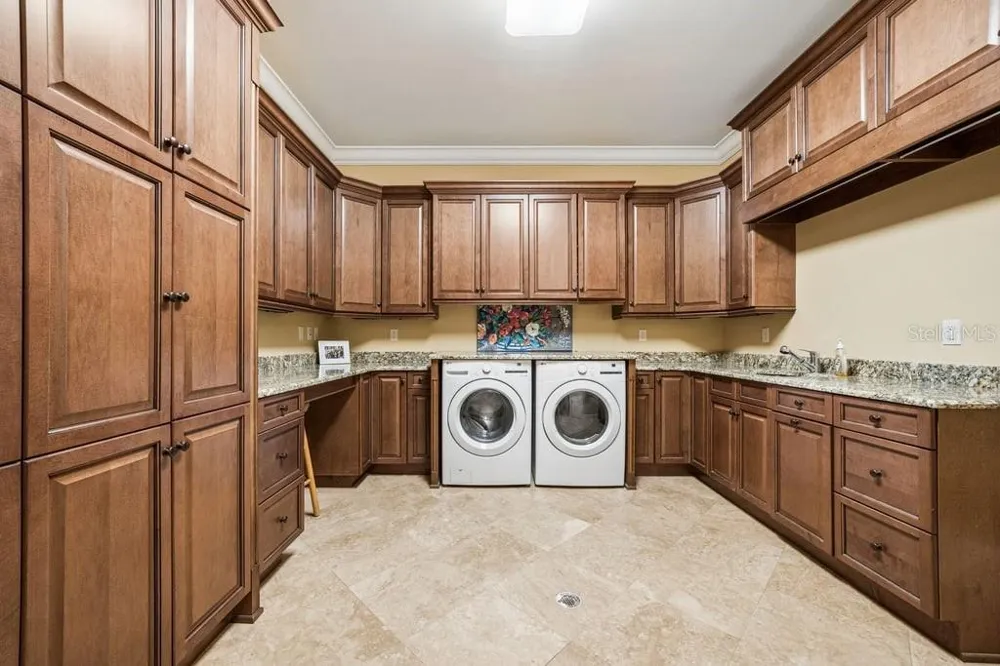 1571 WOODLAND AVENUE Winter Park, FL 32789