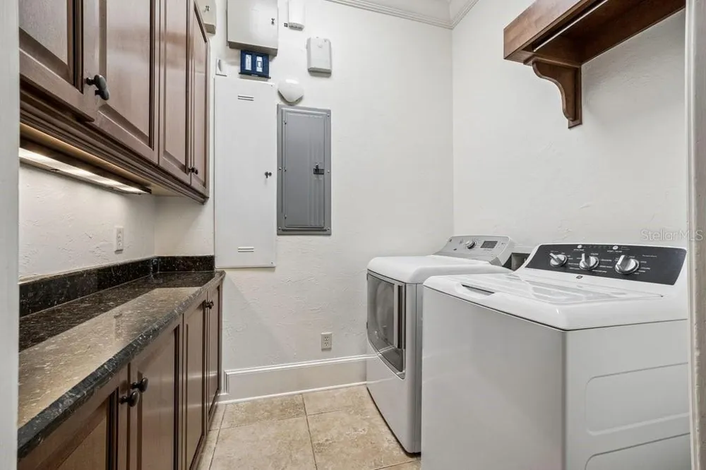 1571 WOODLAND AVENUE Winter Park, FL 32789
