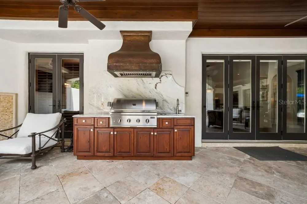 1571 WOODLAND AVENUE Winter Park, FL 32789