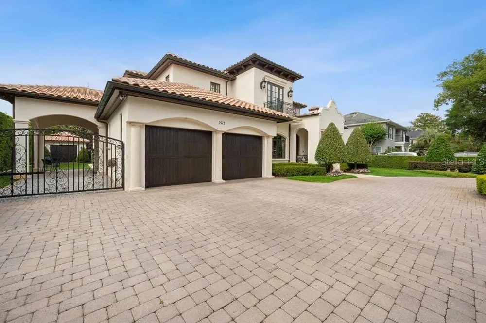 1571 WOODLAND AVENUE Winter Park, FL 32789