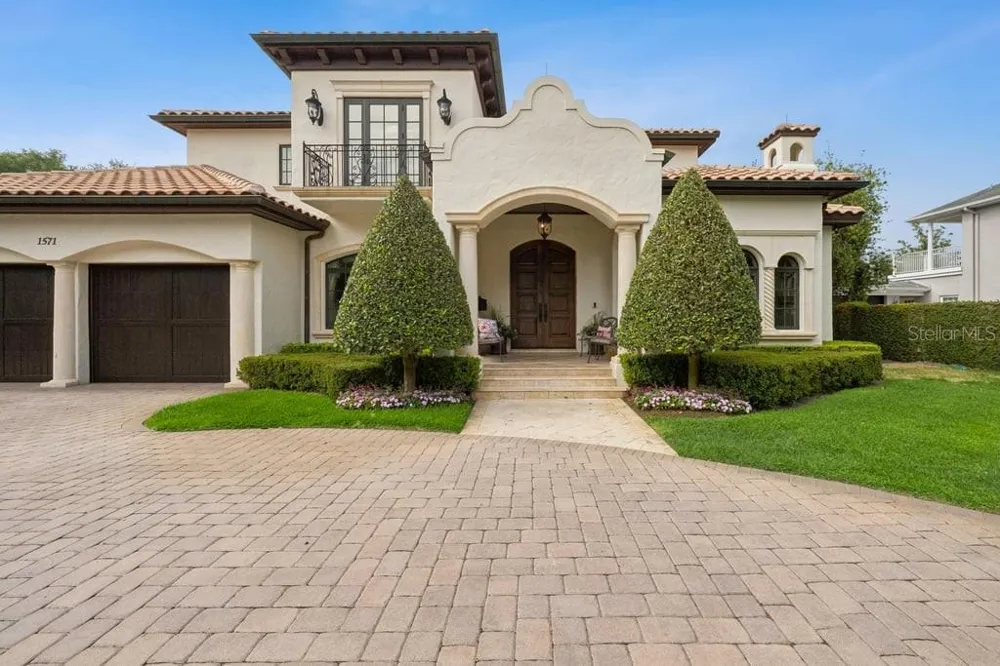 1571 WOODLAND AVENUE Winter Park, FL 32789