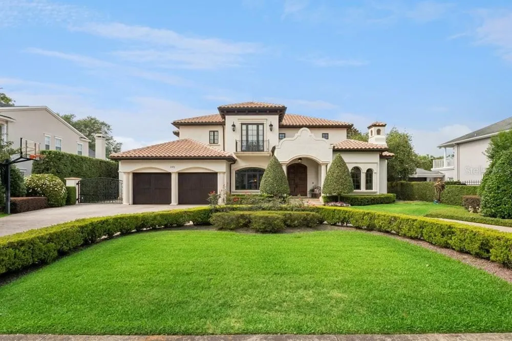1571 WOODLAND AVENUE Winter Park, FL 32789