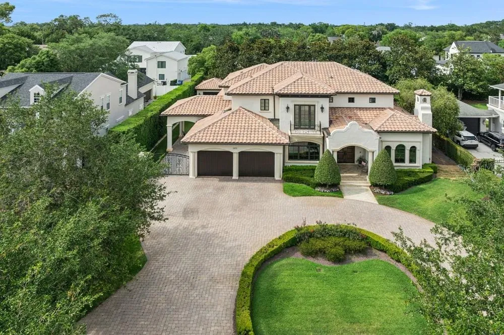 1571 WOODLAND AVENUE Winter Park, FL 32789