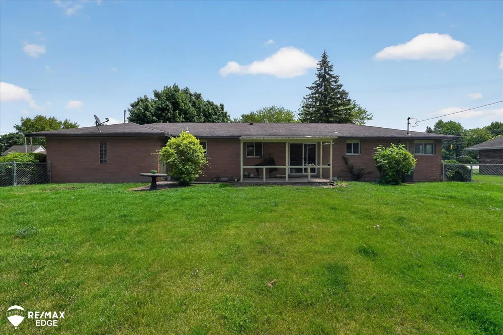 2809 S Outer Drive Buena Vista Charter Township, MI 48601