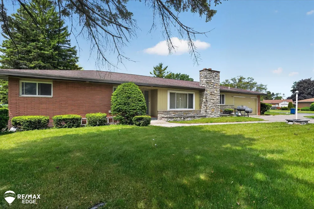 2809 S Outer Drive Buena Vista Charter Township, MI 48601