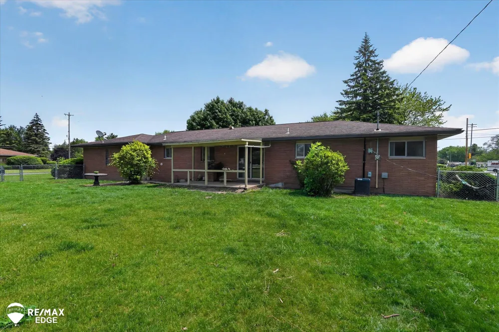 2809 S Outer Drive Buena Vista Charter Township, MI 48601