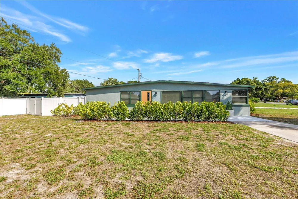 7599 MEADOWLAWN DRIVE St Petersburg, FL 33702