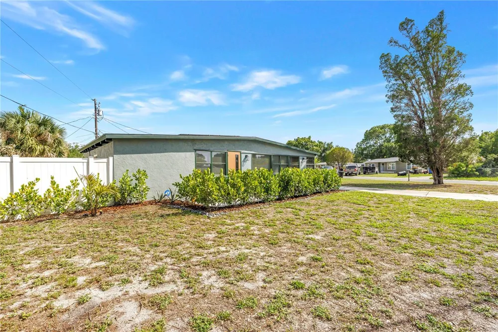 7599 MEADOWLAWN DRIVE St Petersburg, FL 33702