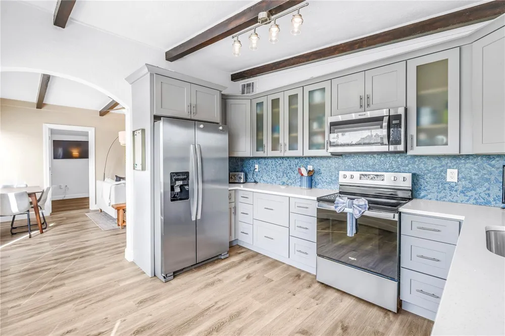 7599 MEADOWLAWN DRIVE St Petersburg, FL 33702