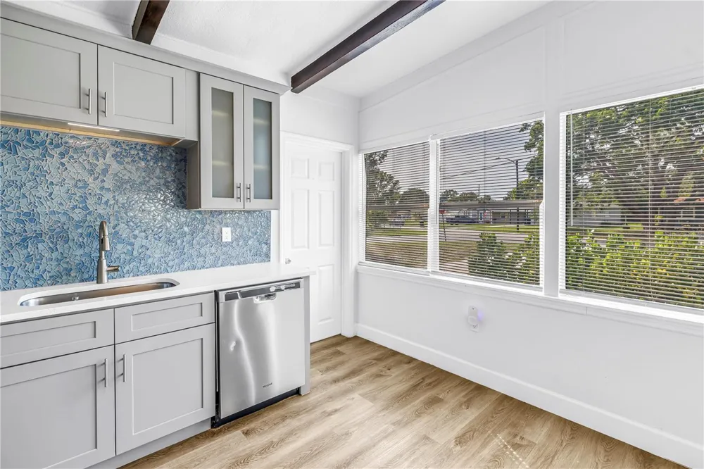7599 MEADOWLAWN DRIVE St Petersburg, FL 33702