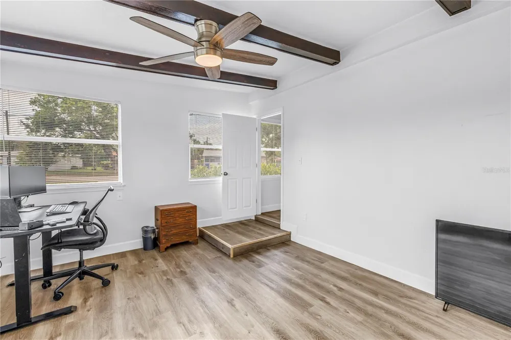 7599 MEADOWLAWN DRIVE St Petersburg, FL 33702