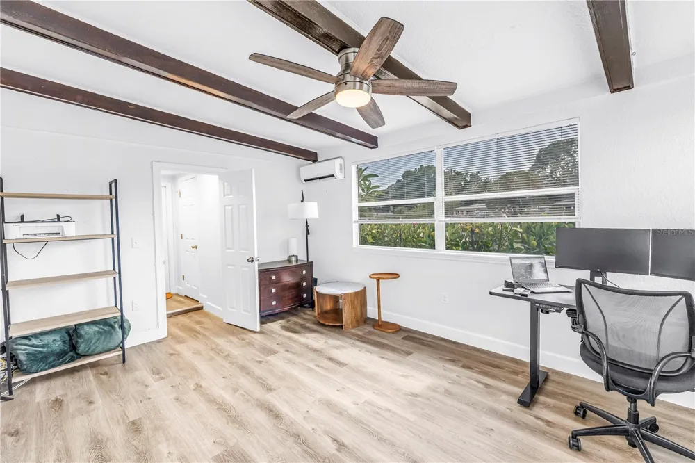 7599 MEADOWLAWN DRIVE St Petersburg, FL 33702