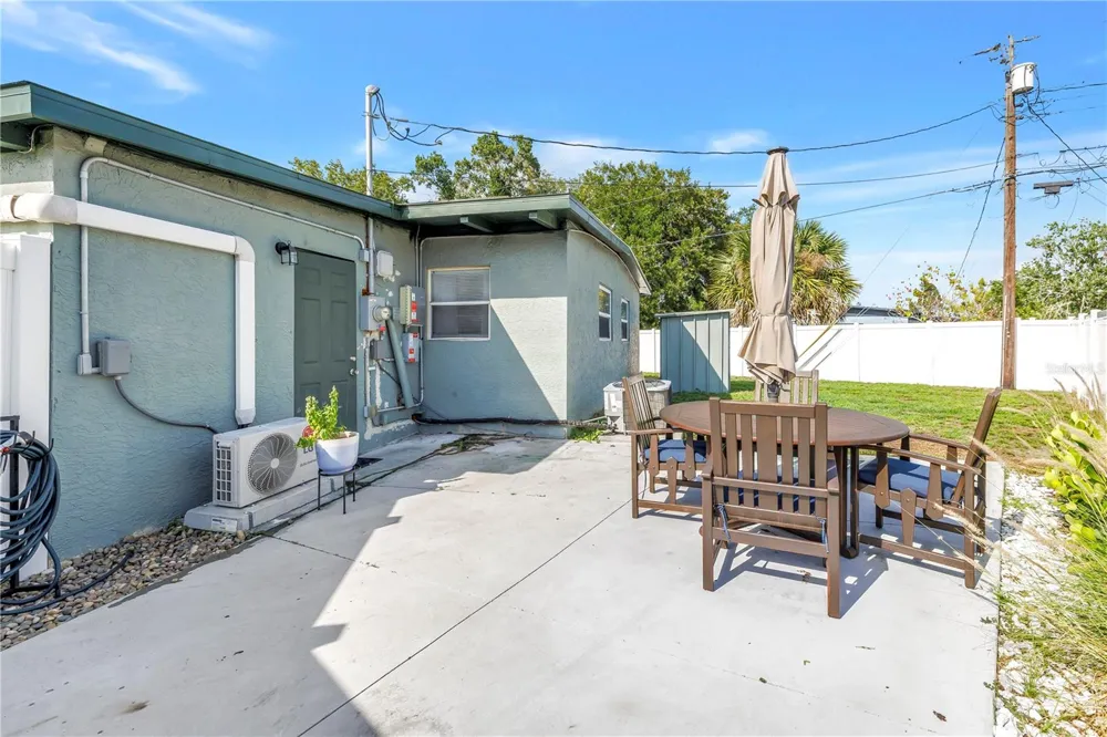 7599 MEADOWLAWN DRIVE St Petersburg, FL 33702