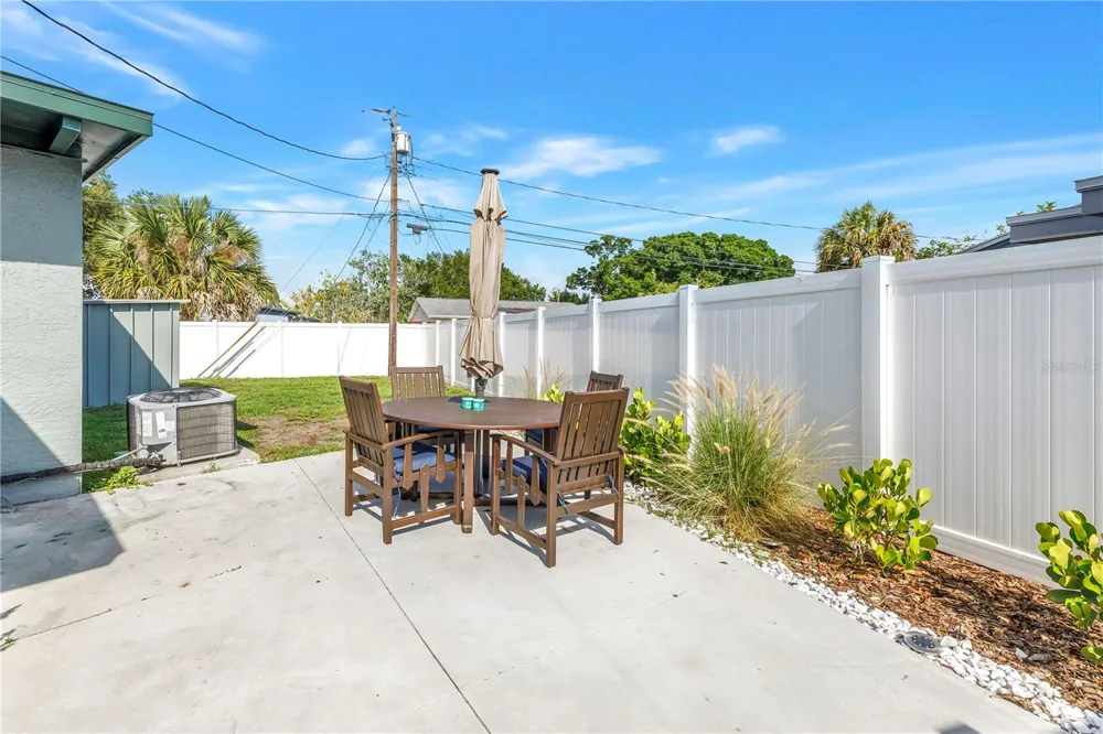 7599 MEADOWLAWN DRIVE St Petersburg, FL 33702