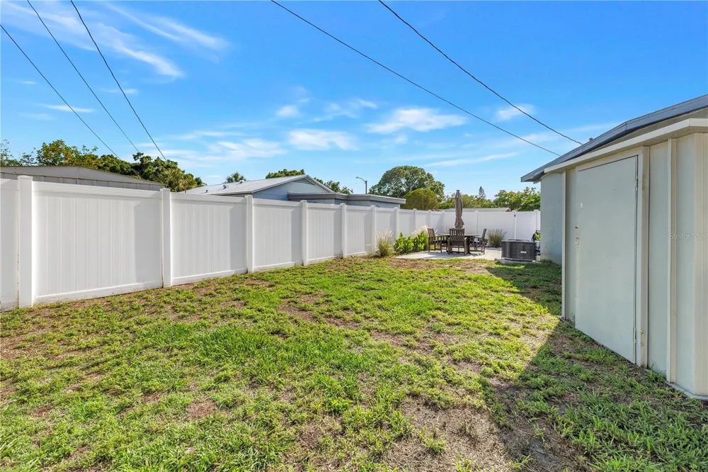 7599 MEADOWLAWN DRIVE St Petersburg, FL 33702