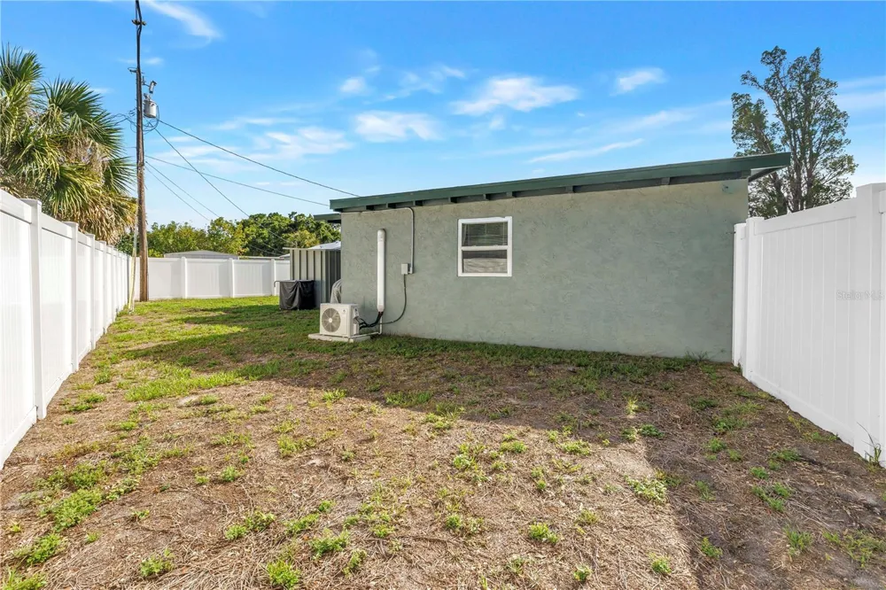 7599 MEADOWLAWN DRIVE St Petersburg, FL 33702