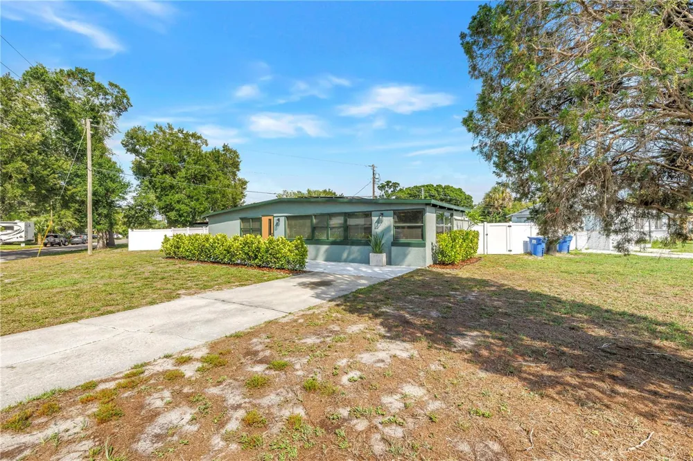 7599 MEADOWLAWN DRIVE St Petersburg, FL 33702
