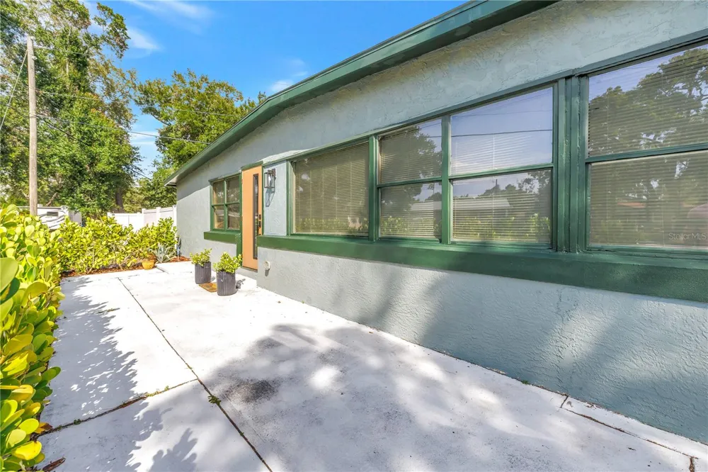 7599 MEADOWLAWN DRIVE St Petersburg, FL 33702