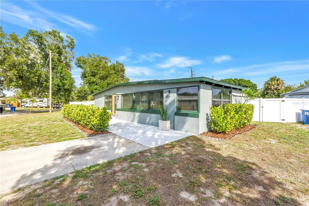 7599 MEADOWLAWN DRIVE St Petersburg, FL 33702