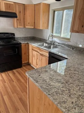 759 Geneva Waterford Charter Township, MI 48327