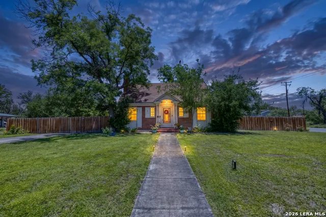440 S GETTY Uvalde, TX 78801