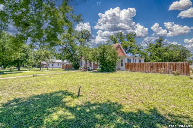 440 S GETTY Uvalde, TX 78801