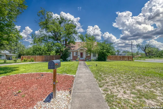 440 S GETTY Uvalde, TX 78801