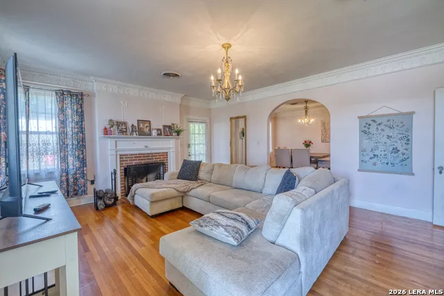 440 S GETTY Uvalde, TX 78801