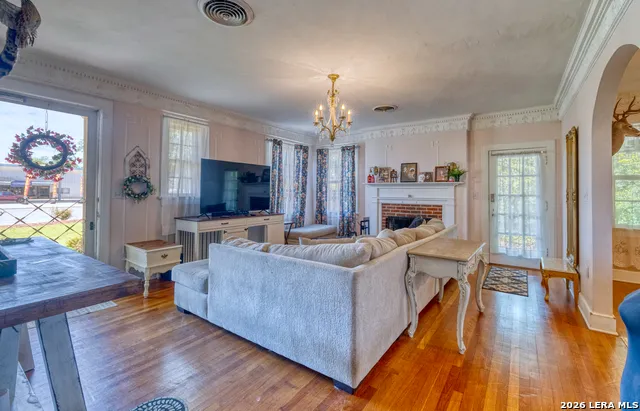 440 S GETTY Uvalde, TX 78801