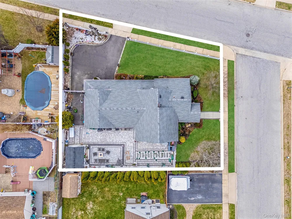 2 Drake Lane Levittown, NY 11756