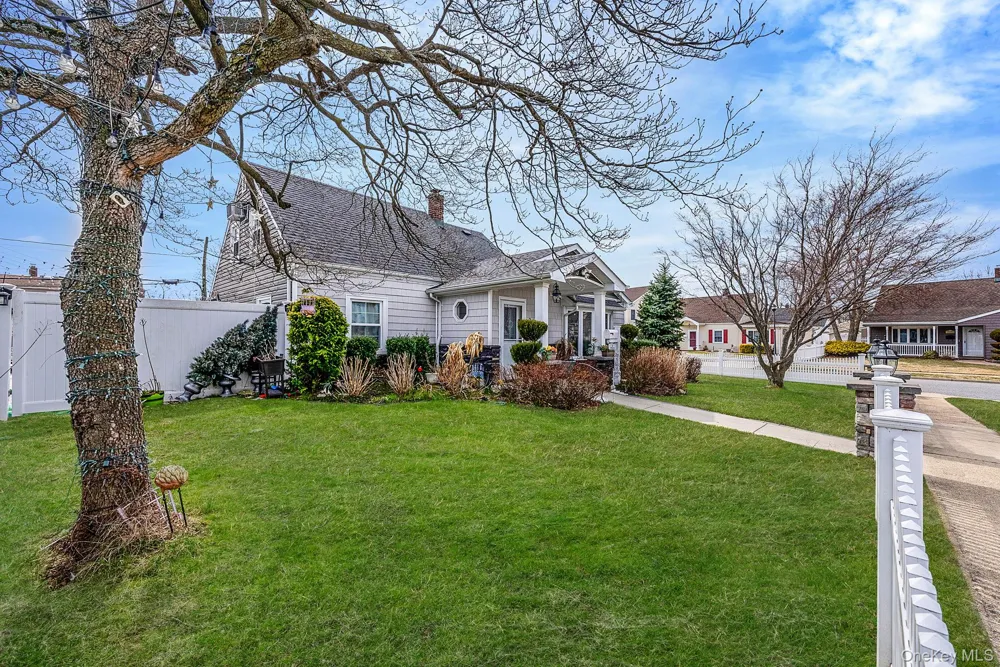 2 Drake Lane Levittown, NY 11756
