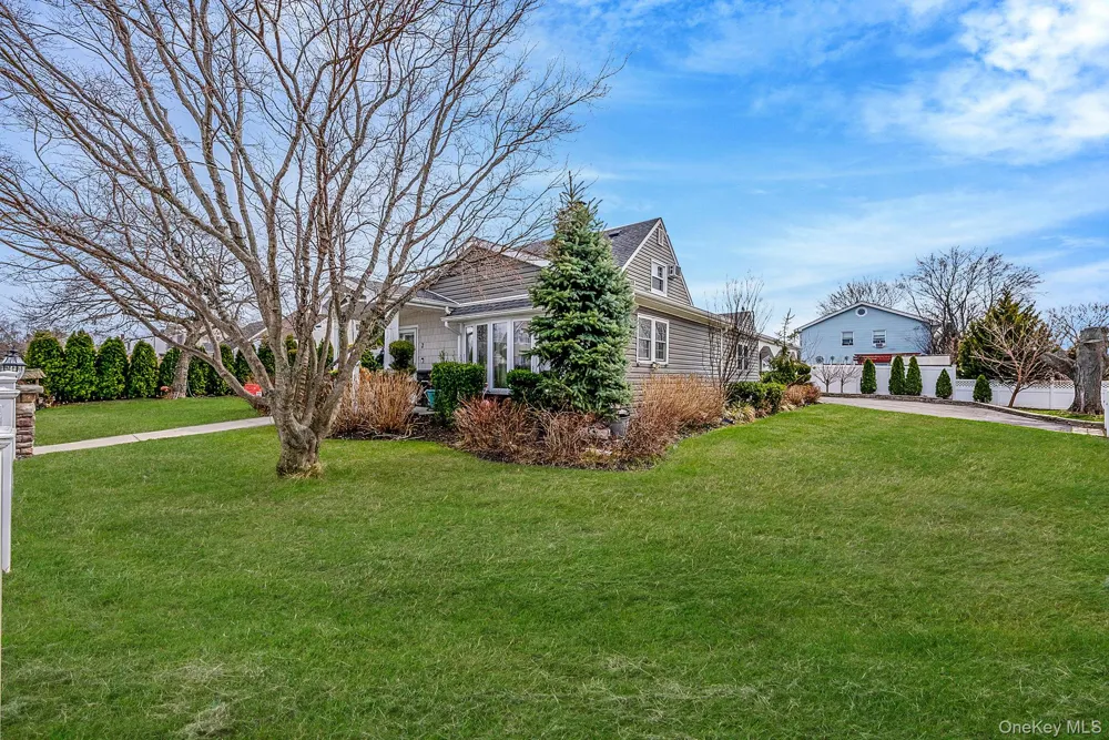 2 Drake Lane Levittown, NY 11756