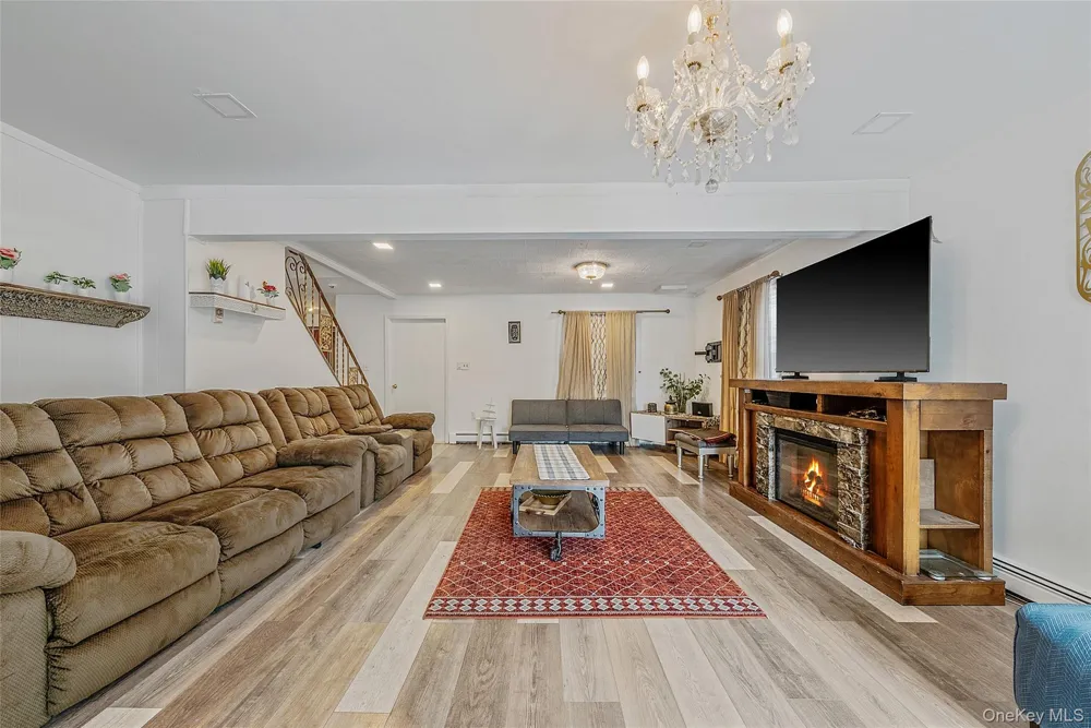 2 Drake Lane Levittown, NY 11756