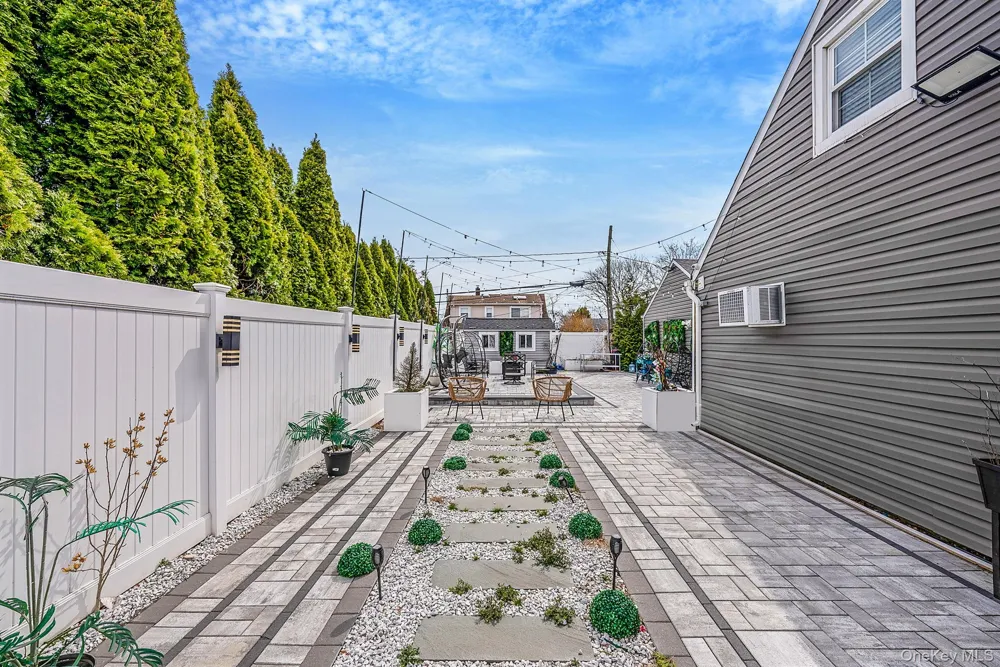 2 Drake Lane Levittown, NY 11756