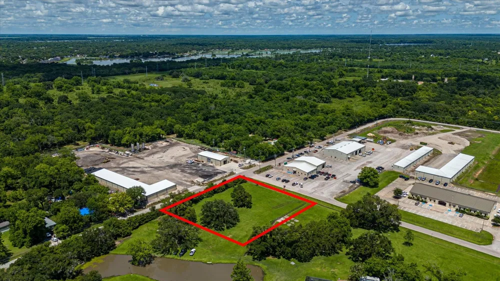 1150 E Brazos Lt 3 Avenue West Columbia, TX 77486
