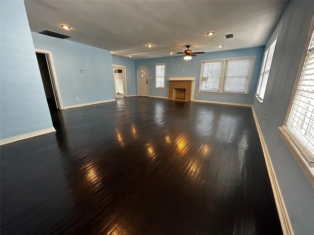 1009 E Humbolt Street Fort Worth, TX 76104