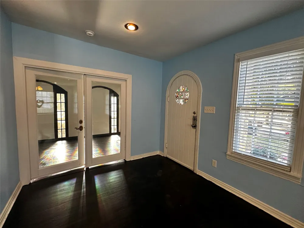 1009 E Humbolt Street Fort Worth, TX 76104