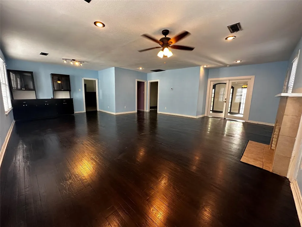 1009 E Humbolt Street Fort Worth, TX 76104
