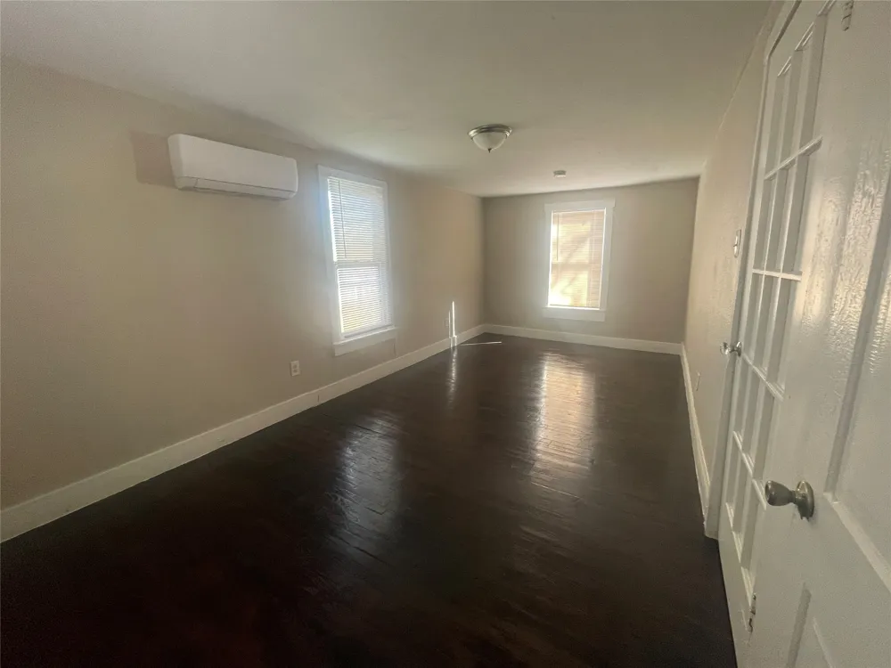 1009 E Humbolt Street Fort Worth, TX 76104