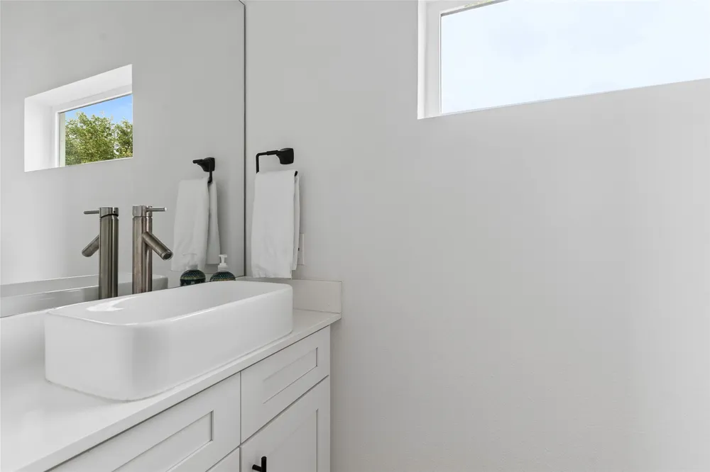 2611 Hondo Avenue #101 Dallas, TX 75219