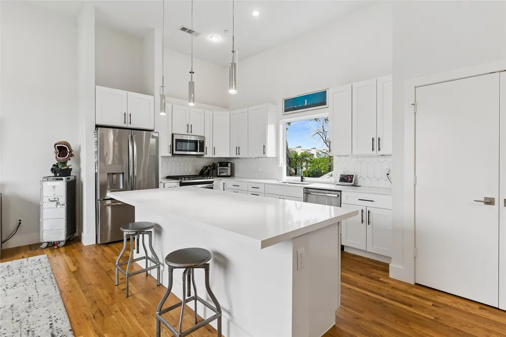2611 Hondo Avenue #101 Dallas, TX 75219