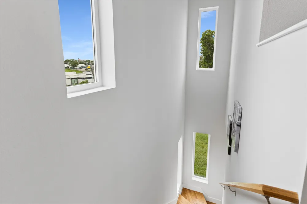 2611 Hondo Avenue #101 Dallas, TX 75219