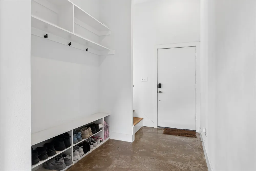 2611 Hondo Avenue #101 Dallas, TX 75219
