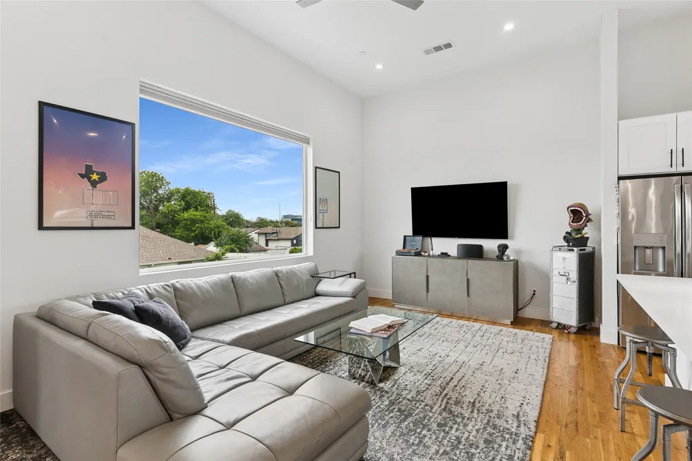 2611 Hondo Avenue #101 Dallas, TX 75219