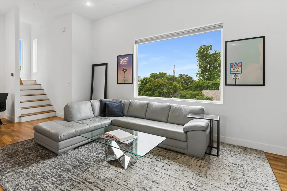 2611 Hondo Avenue #101 Dallas, TX 75219