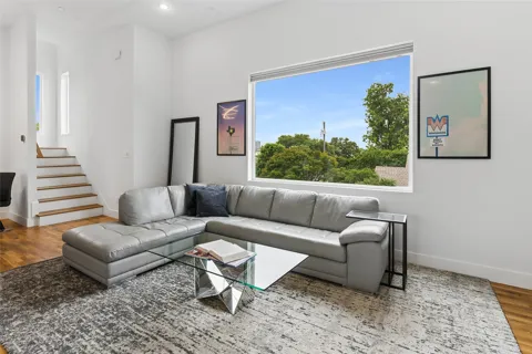 2611 Hondo Avenue #101