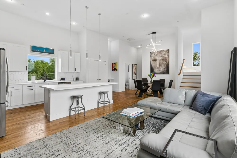 2611 Hondo Avenue #101 Dallas, TX 75219